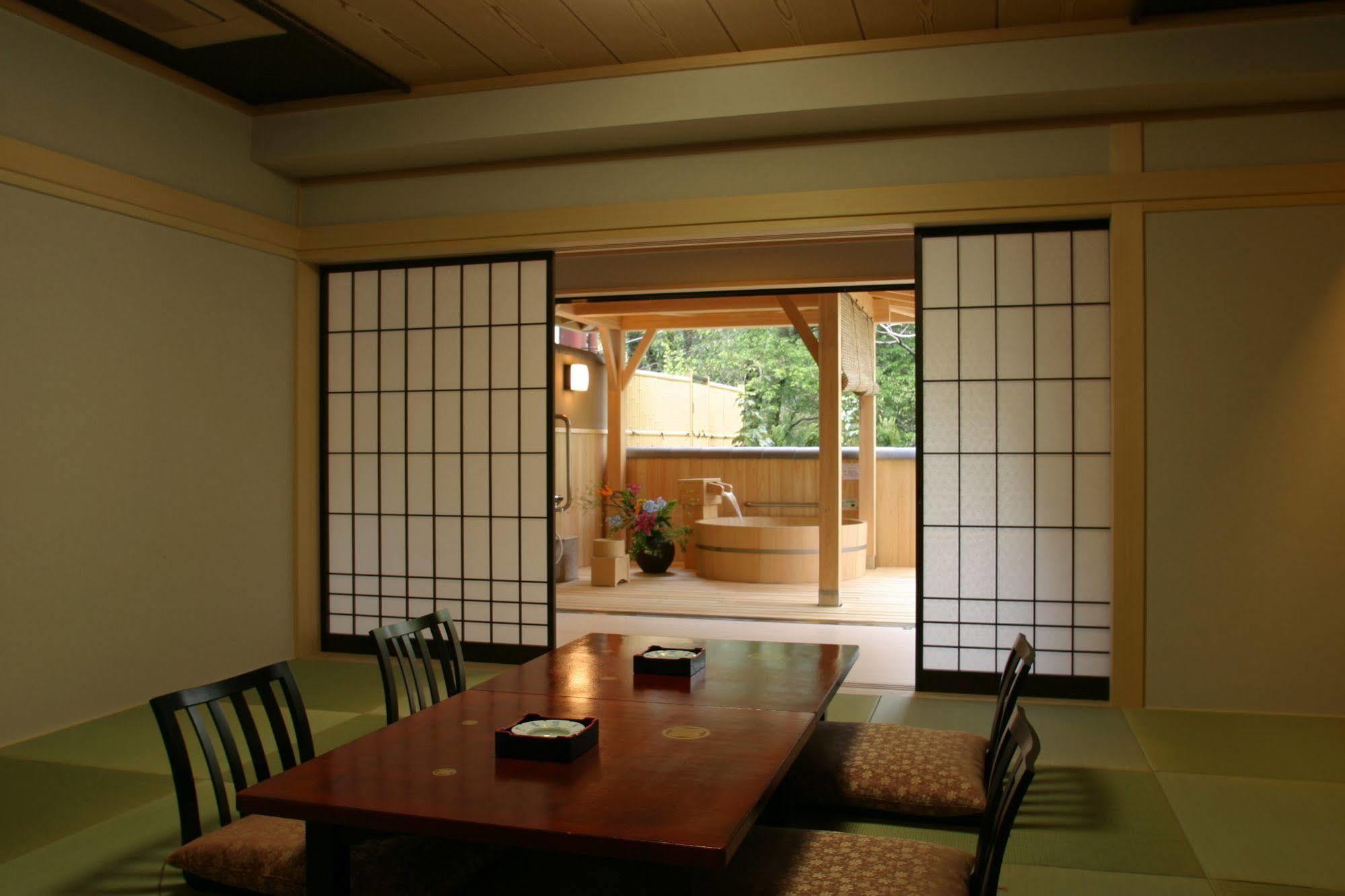Hotel Gujo Hachiman Buitenkant foto