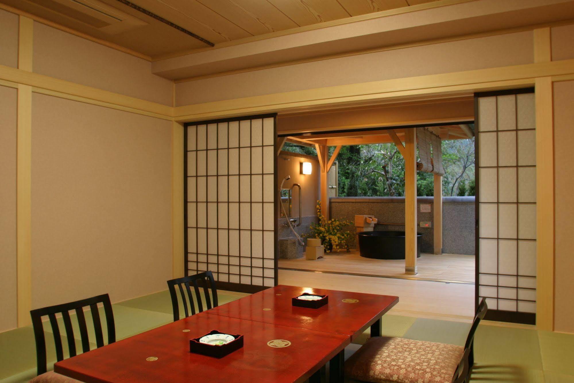 Hotel Gujo Hachiman Buitenkant foto